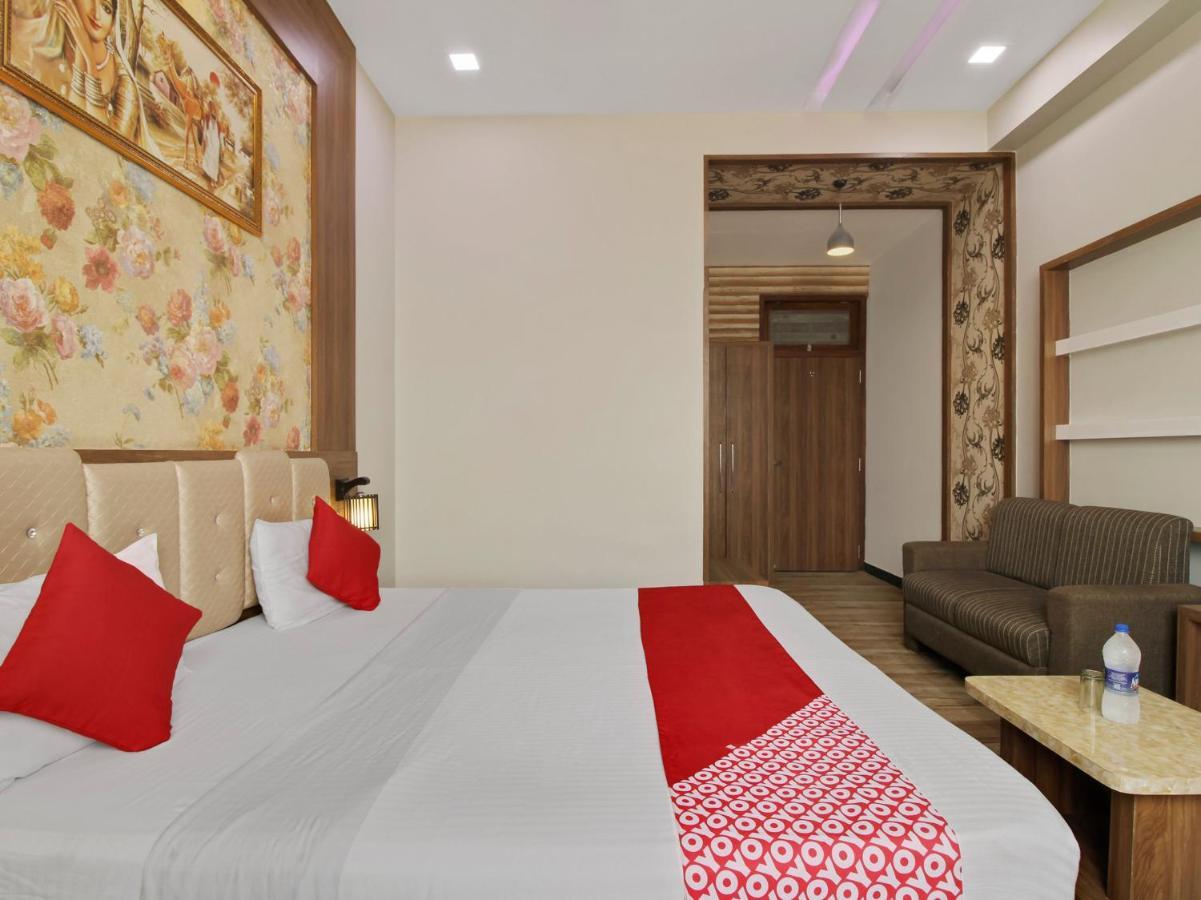 Oyo 70930 The Moon Hotel Asansol Ngoại thất bức ảnh