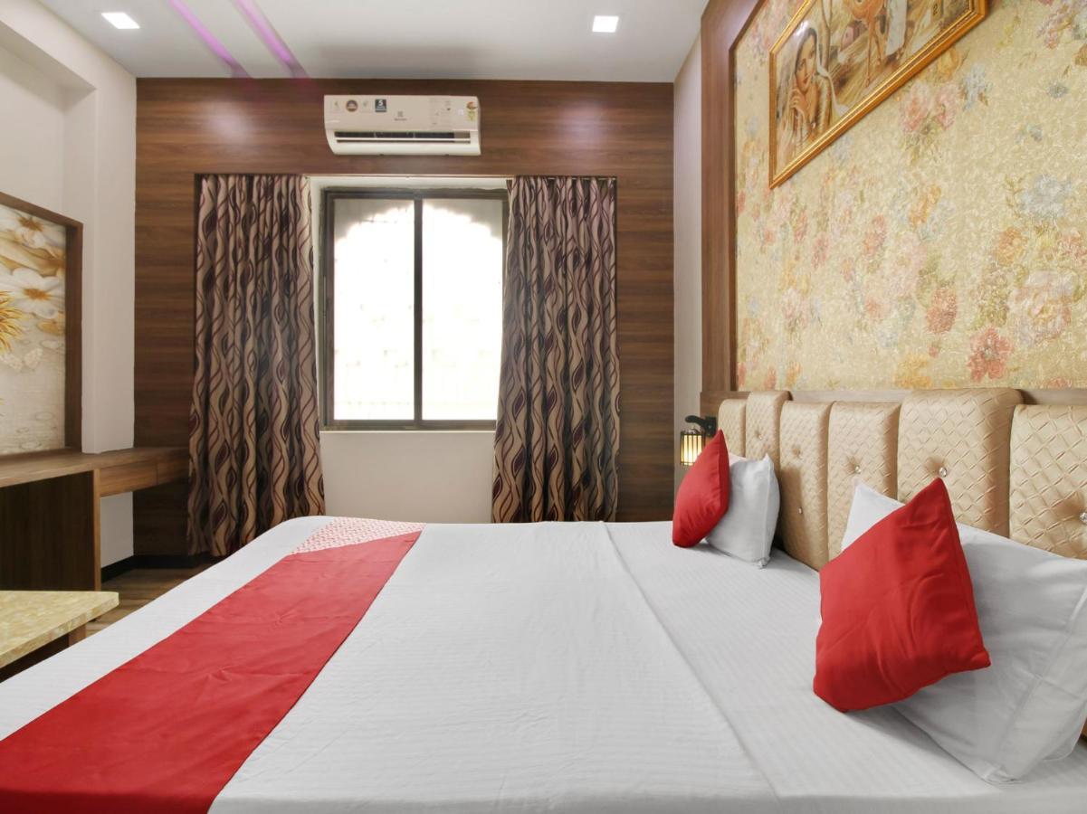 Oyo 70930 The Moon Hotel Asansol Ngoại thất bức ảnh