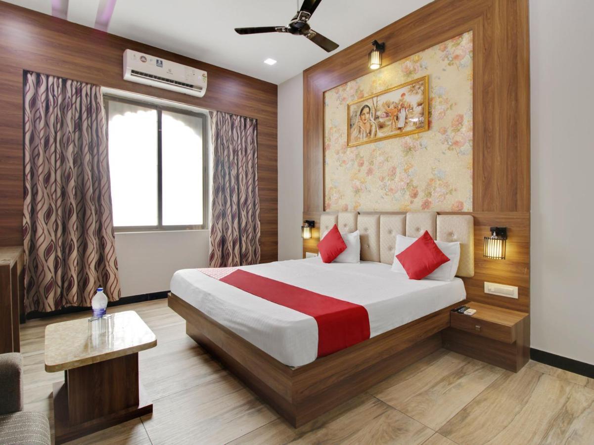 Oyo 70930 The Moon Hotel Asansol Ngoại thất bức ảnh